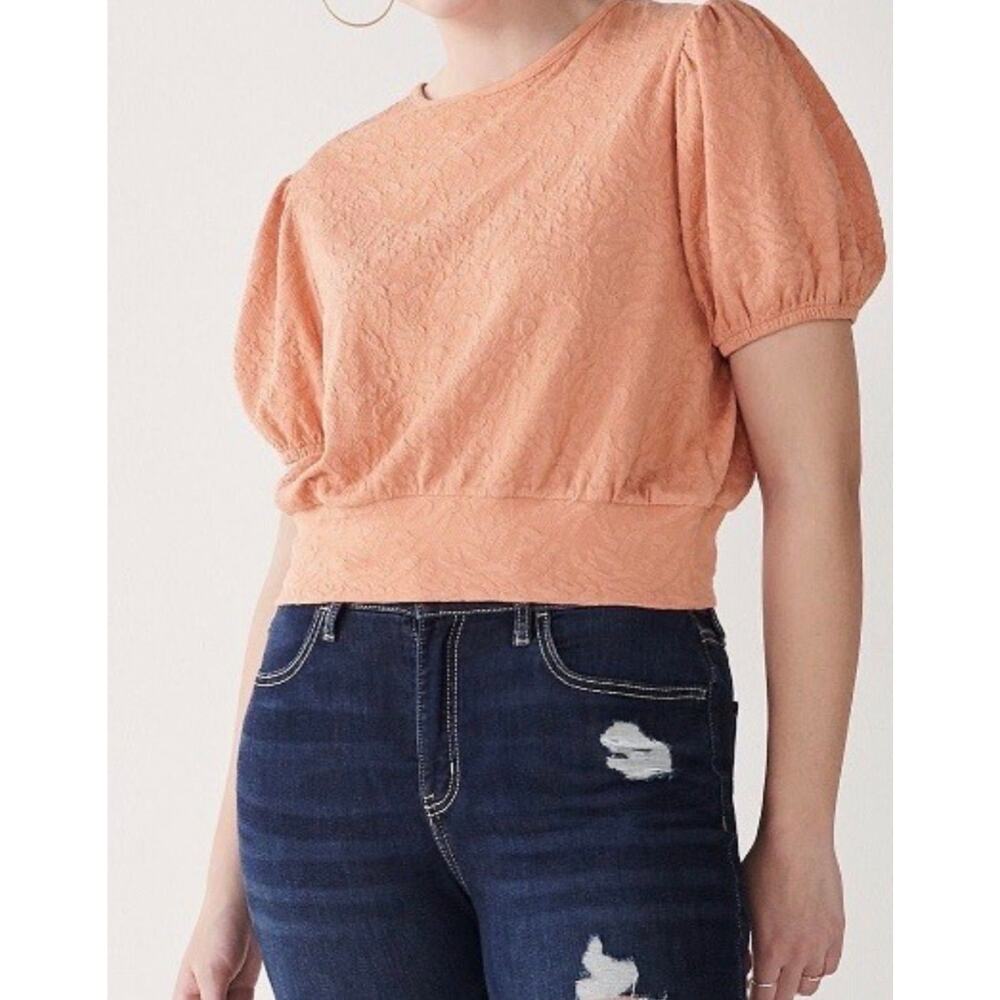 So Puffed Sleeve Cutout Back Top